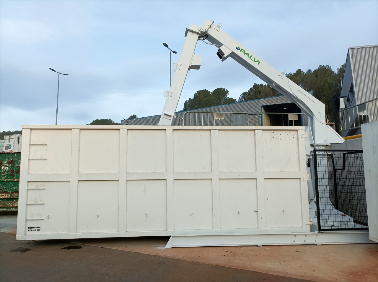 Palvi instala su rodillo compactador brc en el punto limpio de Pozuelo de alarcon, Madrid