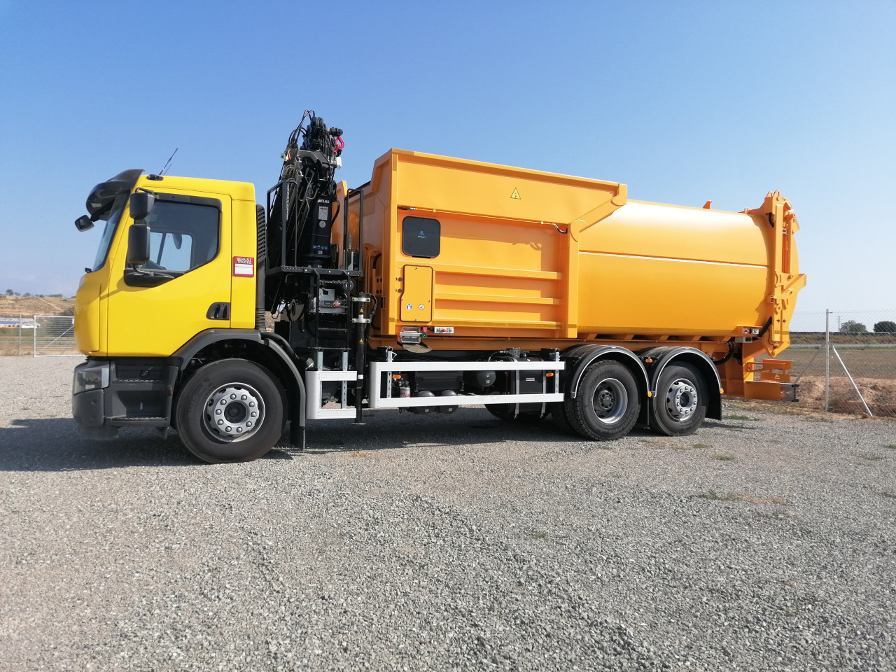 Burgos' region bought eight new top loading compaction equipment, suitable to deal with waste collection service
