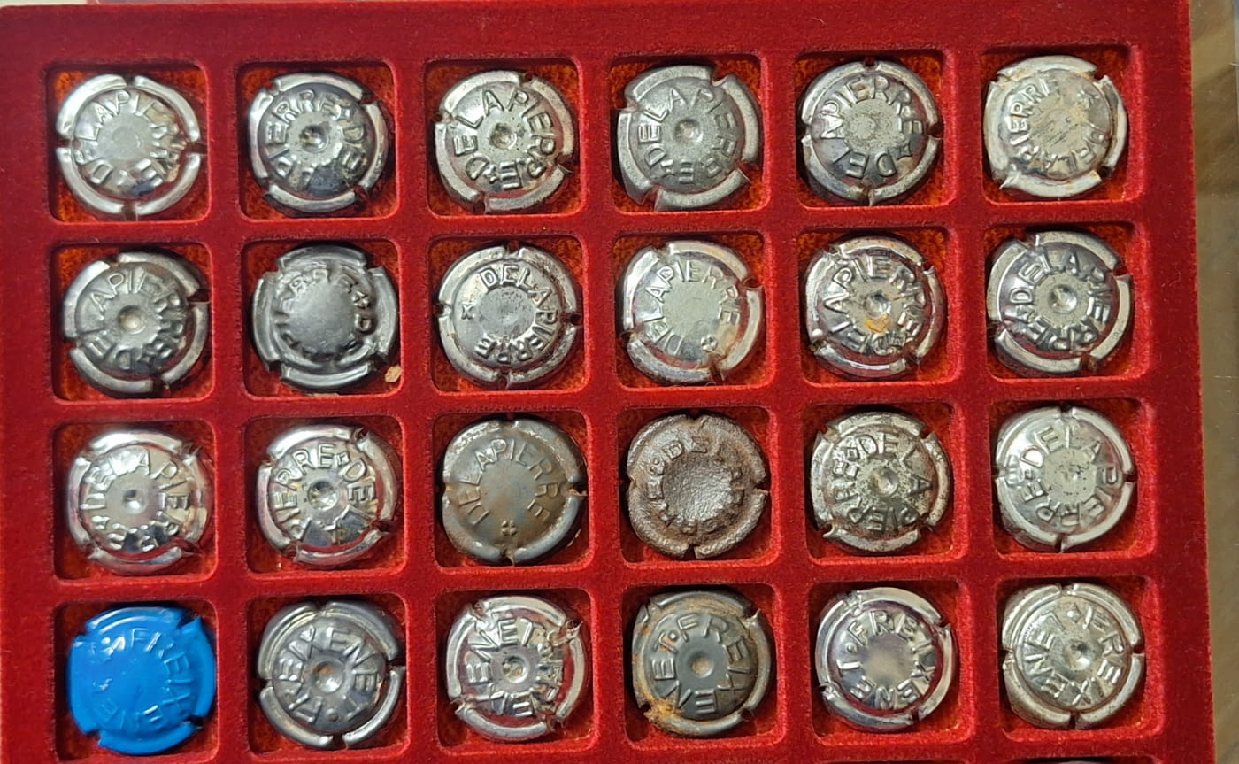 LOTE DE 24 PLACAS ESTAMPADAS 2 (FREIXENET Y DELAPIERRE)