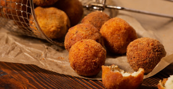 Día mundial de la croqueta: un tributo al placer crujiente y cremoso en Restaurant Atípic