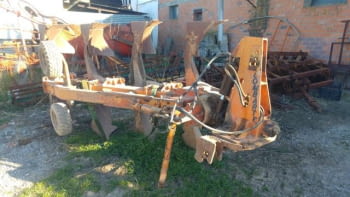 Arado cuatrisurco