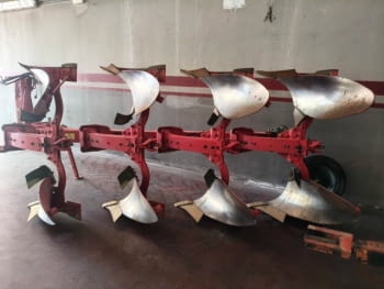 Arado cuatrisurco - 1