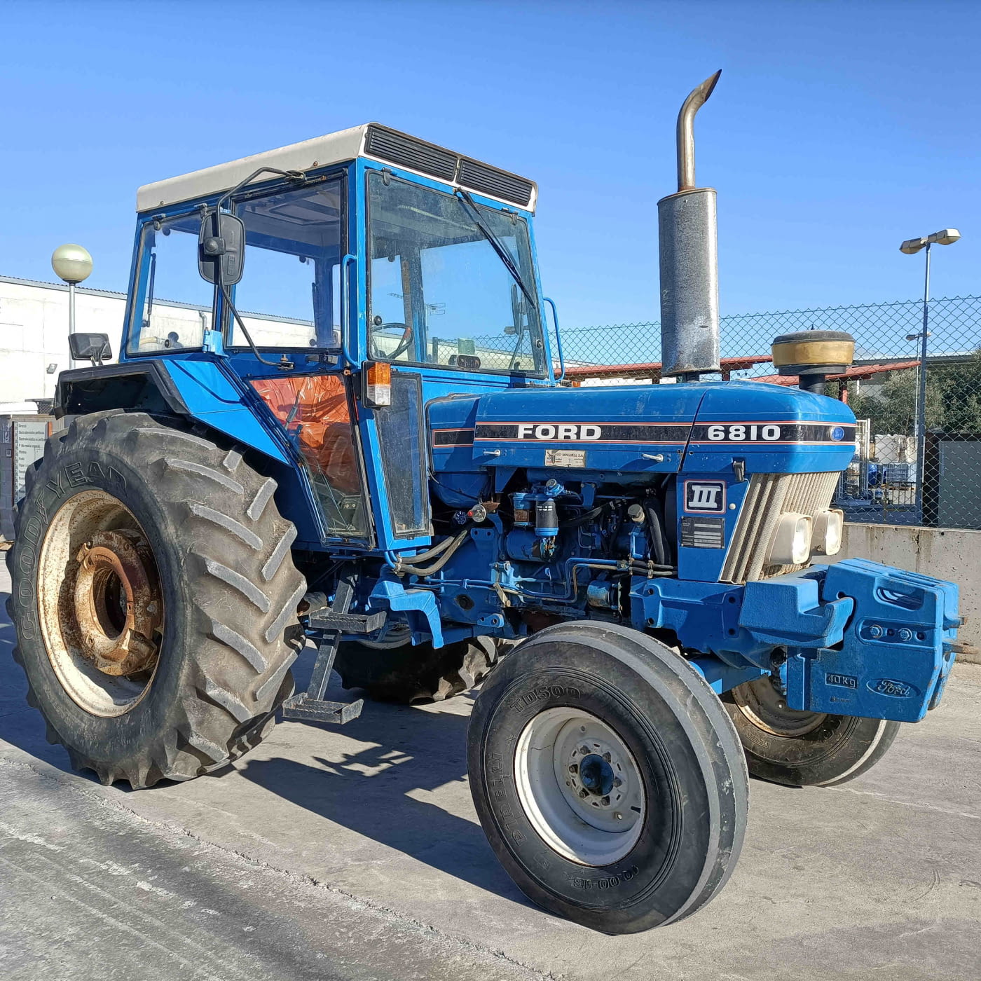Tractor FORD 6810
