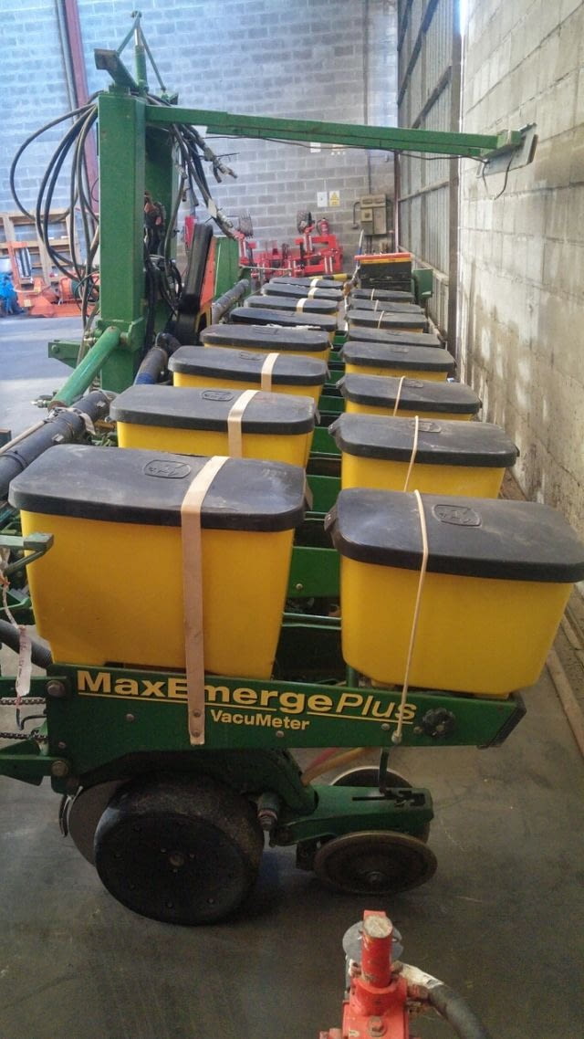 JOHN DEERE 8 filas