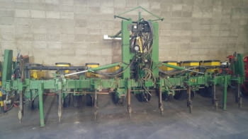 JOHN DEERE 8 filas - 4