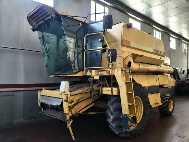 New Holland TX32