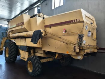 New Holland TX32 - 2