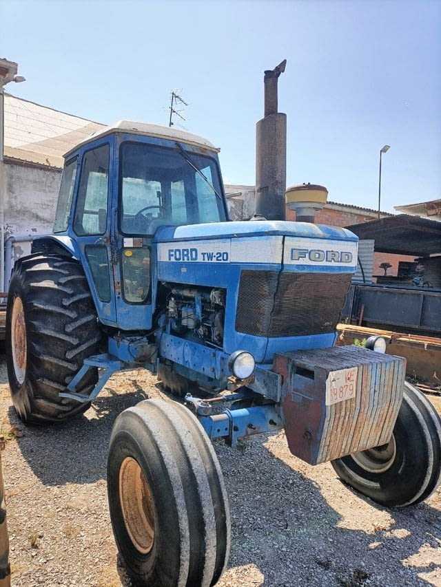 Tractor Ford TW-20