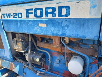 Tractor Ford TW-20 - 3