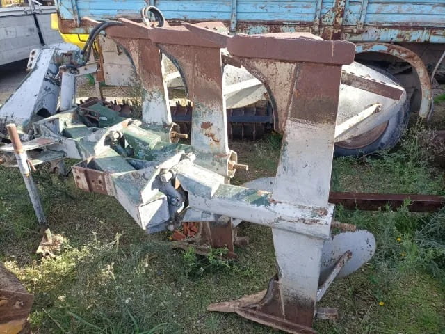 Arado trisurco
