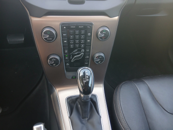 VOLVO V40 Cross Country 2.0 D3  Auto - 14