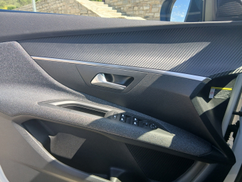 PEUGEOT 3008 1.5L BlueHDi SS Active - 16
