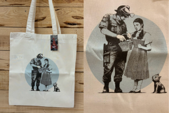 Tote bag Banksy “Stop and Search”