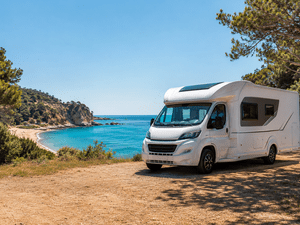 Viatjar en autocaravana a l’estiu: consells i normativa 2026