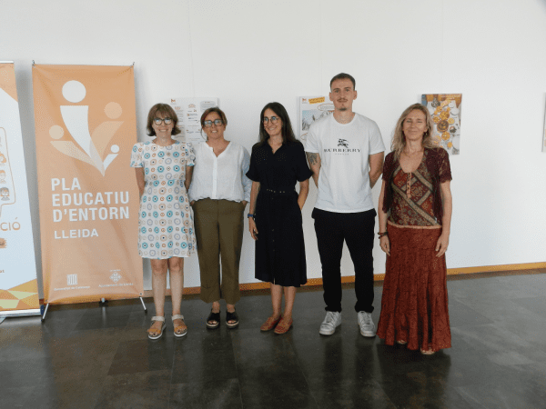 Exposició sobre la mentoria a la UdL per incentivar el voluntariat entre l'alumnat