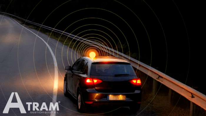 LA OBLIGATORIEDAD DE LLEVAR LA BALIZA V-16: PERIODO DE TRANSICIÓN O MULTAS DESDE EL 01/01/2026