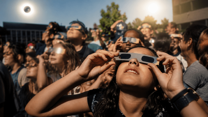 Ulleres per a l’eclipsi solar 2026 a Comercial Sans