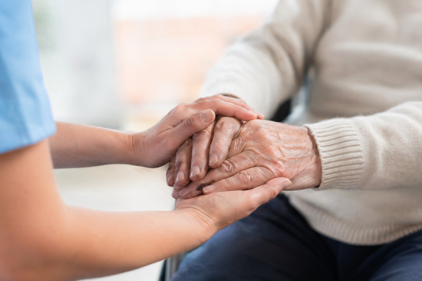 La Generalitat aprova un Decret Llei per transformar el sistema de dependència i impulsar el Pla CURA