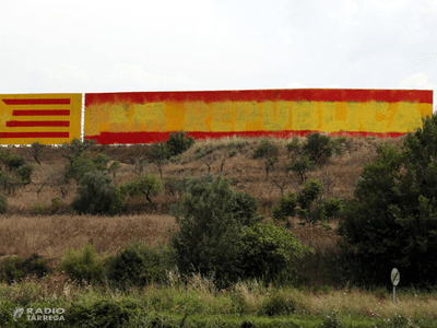 Pinten una bandera espanyola en un dels murals per la república catalana més grossos de Ponent