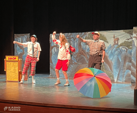 599 alumnes de l'Urgell gaudeixen de l'obra 'Tommy and the talent thief' al Teatre Ateneu