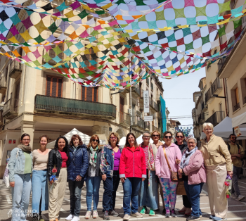 Tàrrega estrena un gran tendal col·laboratiu per celebrar la Diada de Sant Jordi