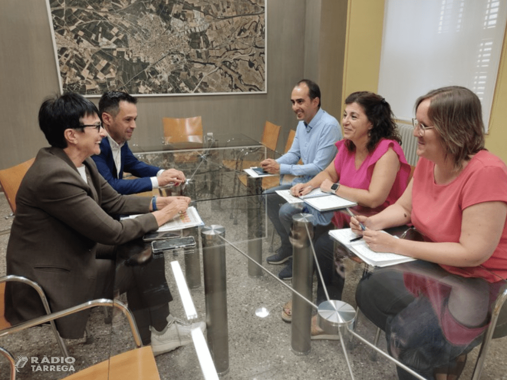 La Casa Consistorial de Tàrrega ha acollit una reunió de treball per millorar la gestió i l'eficiència dels recursos educatius al territori