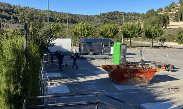 Comencen les obres de les estacions d'aparcament i recàrrega de bicicletes elèctriques a la Ruta del Cister