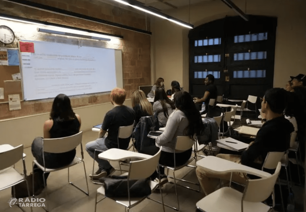 L’ús exclusiu del català retrocedeix a gairebé tot el país, però Ponent es manté per sobre del 50%