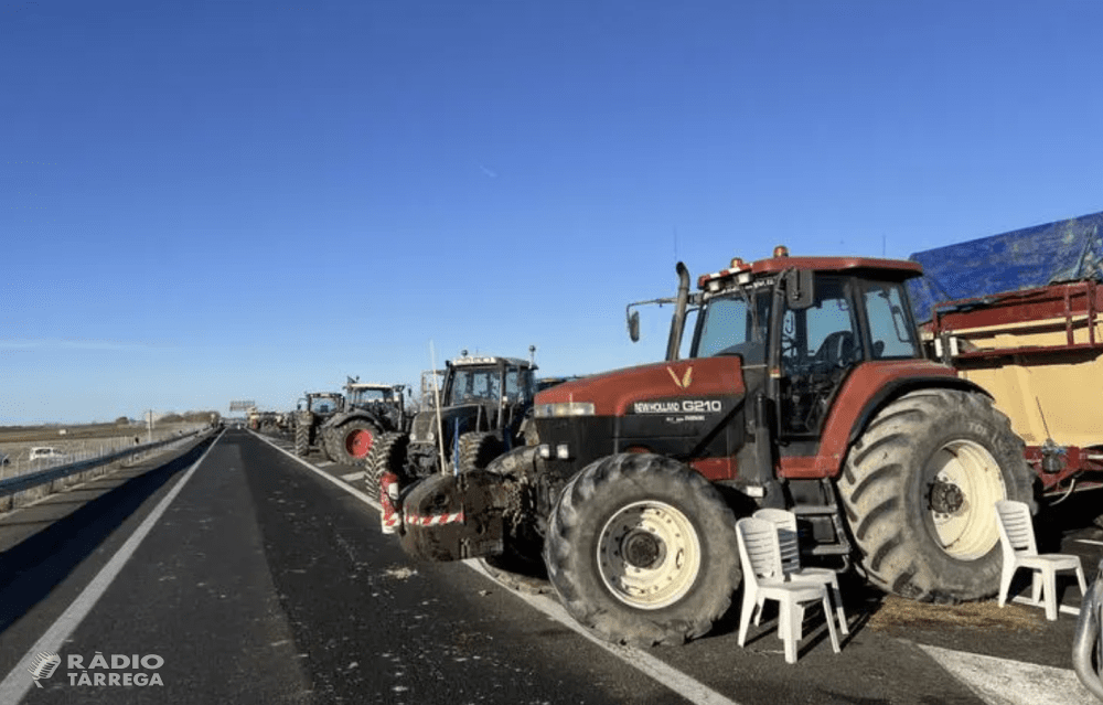 Els pagesos concentrats a l'A-2 a Fondarella comencen a retirar-se i la via reobrirà en unes hores
