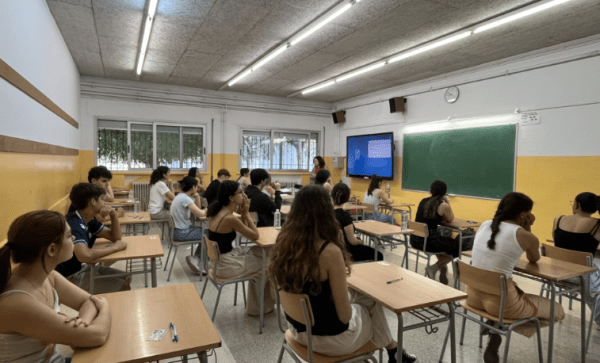 Obert el termini per demanar la beca general de la Generalitat per al curs 2026-2027
