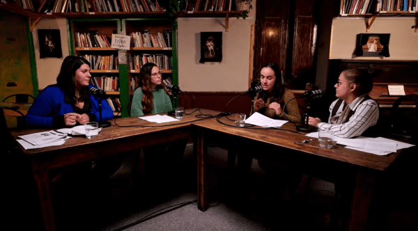 La Xarxa pel Dret a la Cura impulsa a Lleida el podcast 'Cures: el fil invisible' per visibilitzar la crisi del sistema de cures