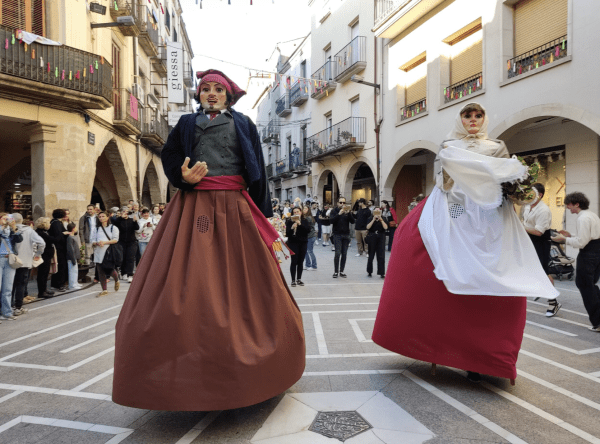 Esclat de cultura tradicional a Tàrrega amb l'exhibició de balls de l’Eixida