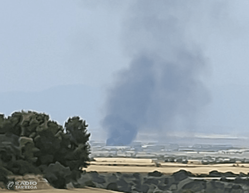 ACTUALITZACIÓ - L'incendi de l'abocador de Tàrrega continua actiu, però confinat dins les instal·lacions