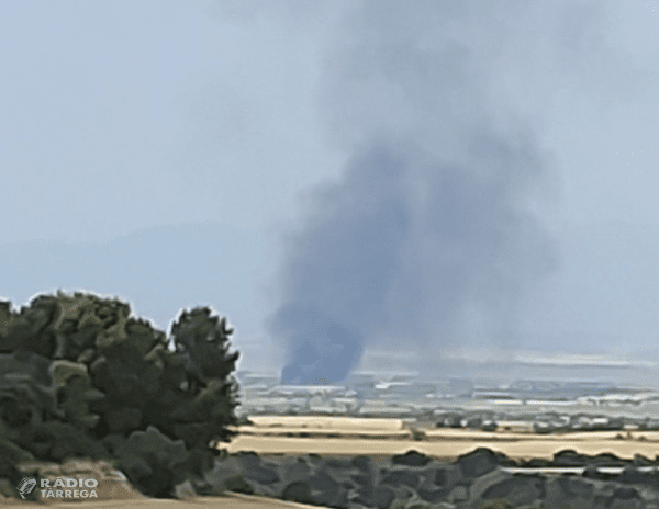 ACTUALITZACIÓ - L'incendi de l'abocador de Tàrrega continua actiu, però confinat dins les instal·lacions