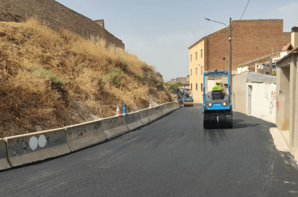 L’Ajuntament de Tàrrega pavimenta el carrer del Mur del Castell en resposta a les demandes veïnals