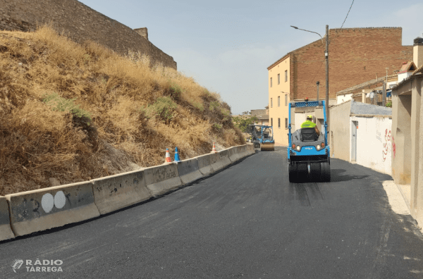 L’Ajuntament de Tàrrega pavimenta el carrer del Mur del Castell en resposta a les demandes veïnals