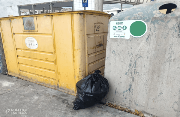 Tàrrega intensificarà el control per evitar l'abandonament de bosses de brossa i residus fora dels contenidors