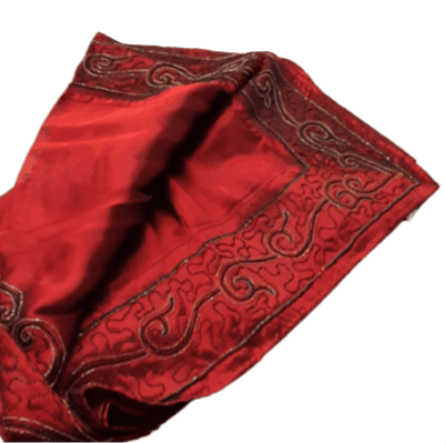 Tapete granate con pedrería 135 x 135