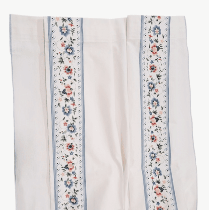 Cortina de baño loneta blanca greca florecitas - 4