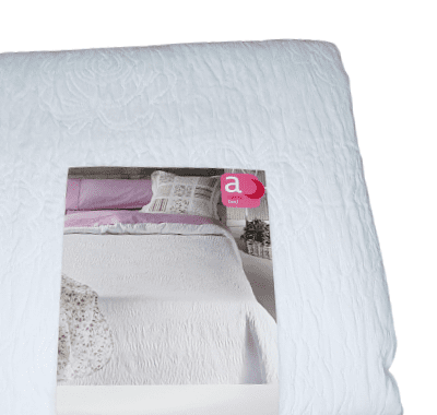 Colcha de piqué labrado blanco. Cama: 90 y - 3
