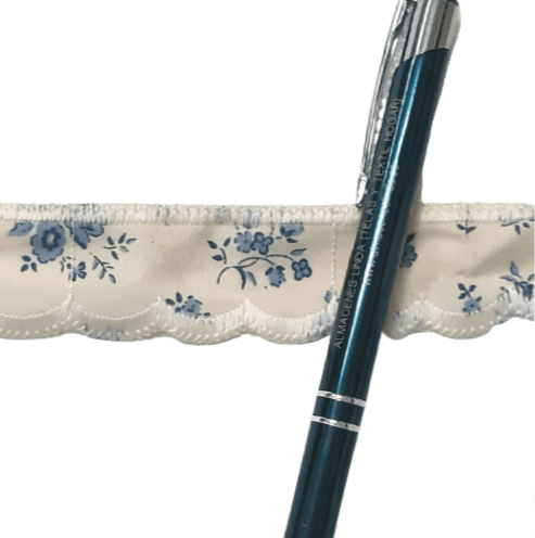 Puntilla flores azulitas