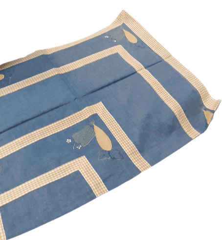 Mantel azul bordado 135 x 135 + 6 - 4