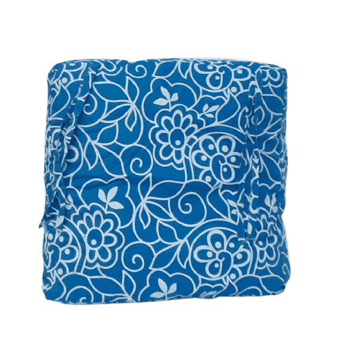 Cojín silla azul con flores blancas 40 x 40 - 1