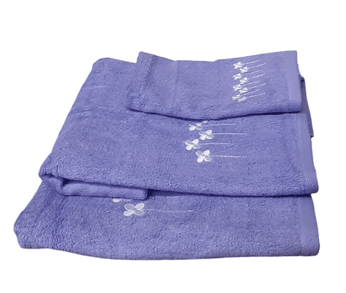 Juego de toallas lilas con flores. 3 piezas