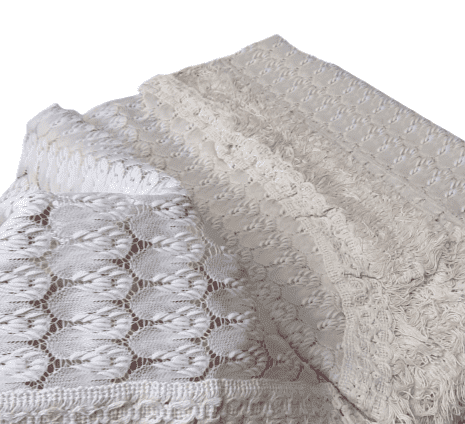 Colcha de encaje con flecos beige. Cama 80 - 1