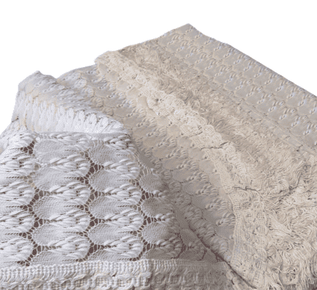 Colcha de encaje con flecos beige. Cama 80 - 2