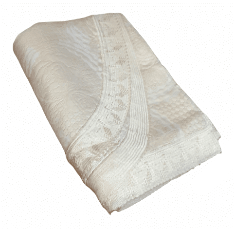 Colcha de verano beige clásica.  Cama 90