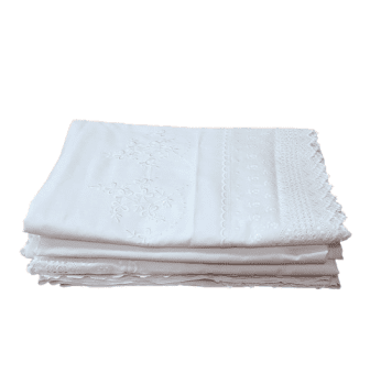 Sábanas blancas muy bordadas. Cama 135 - 4