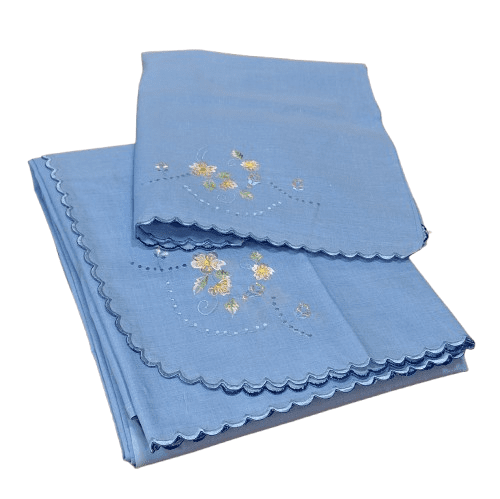 Sábanas azules bordadas florecitas. Cama 135