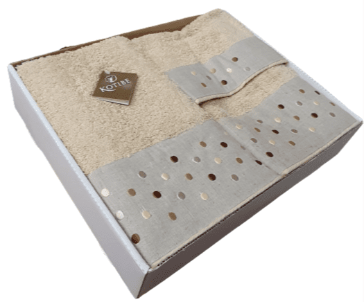 Juego Toallas tostadas con topos marrones. 3 piezas